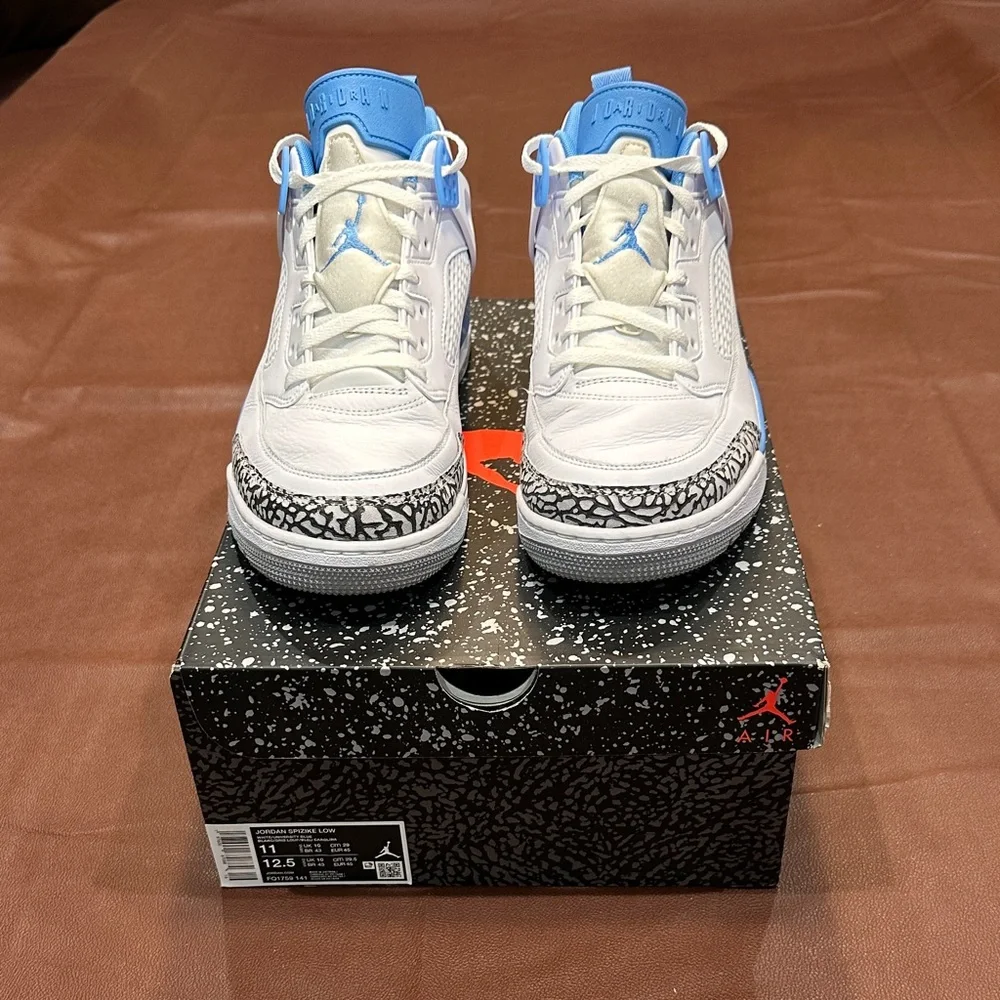 Jordan Men’s White and University Blue Retro Basketball Sneakers - Picture 2 of 6